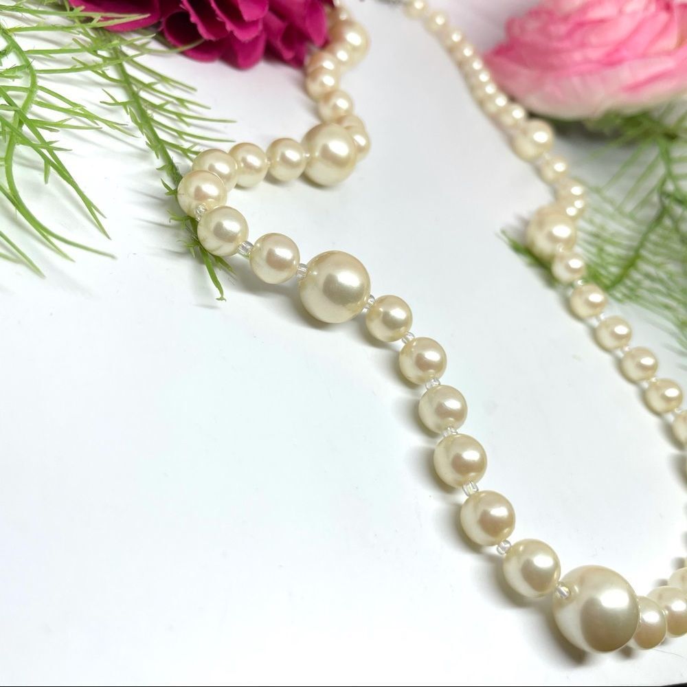 Lustrous Cream Pearl Strand Necklace - Timeless Elegance - Picture 4 of 7
